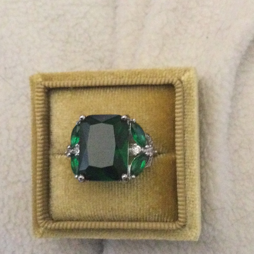 Elegant Green Gemstone Ring